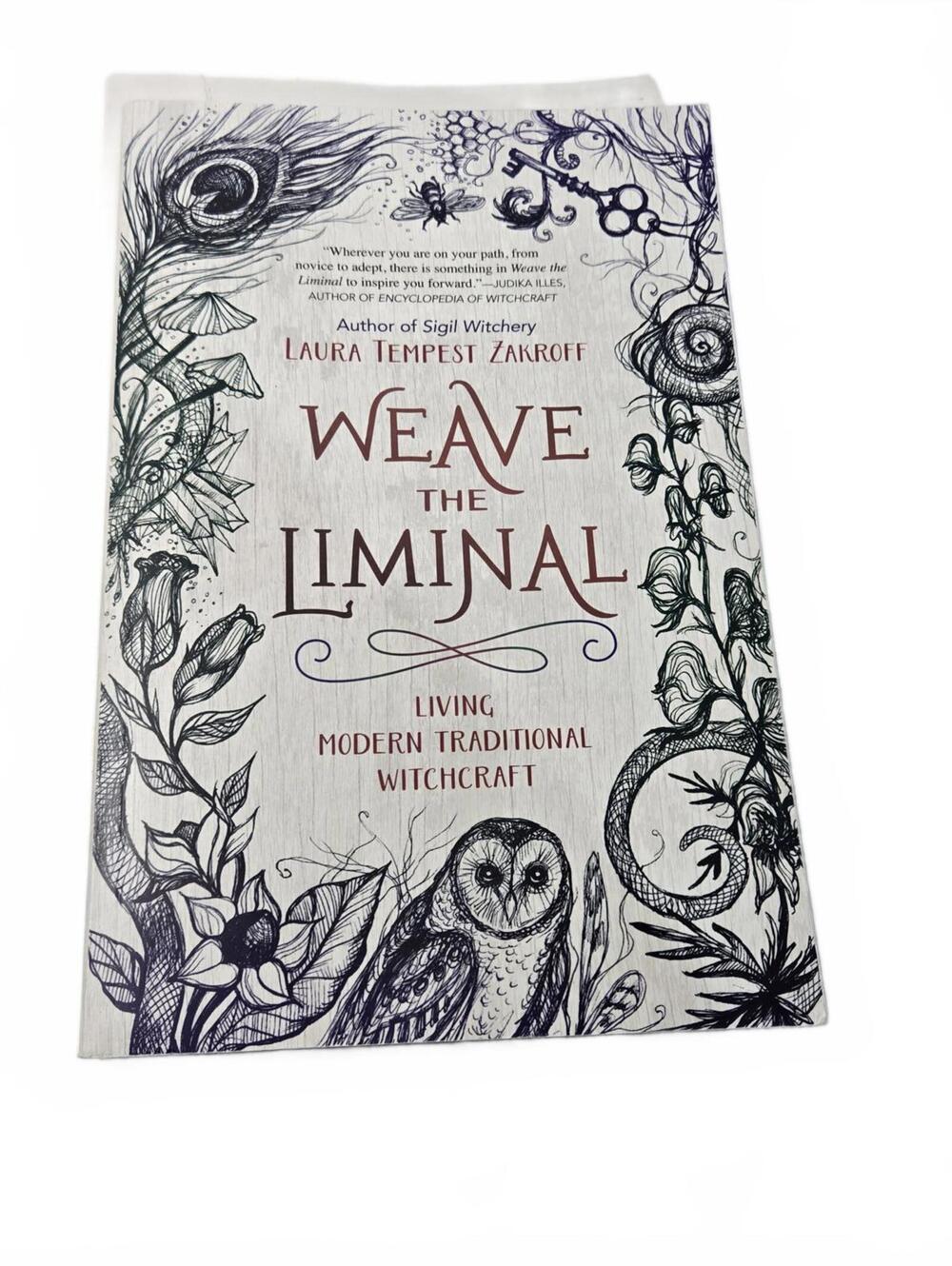 Weave the Liminal: Living Modern Traditional Witchcraft / Laura Tempest Zakroff